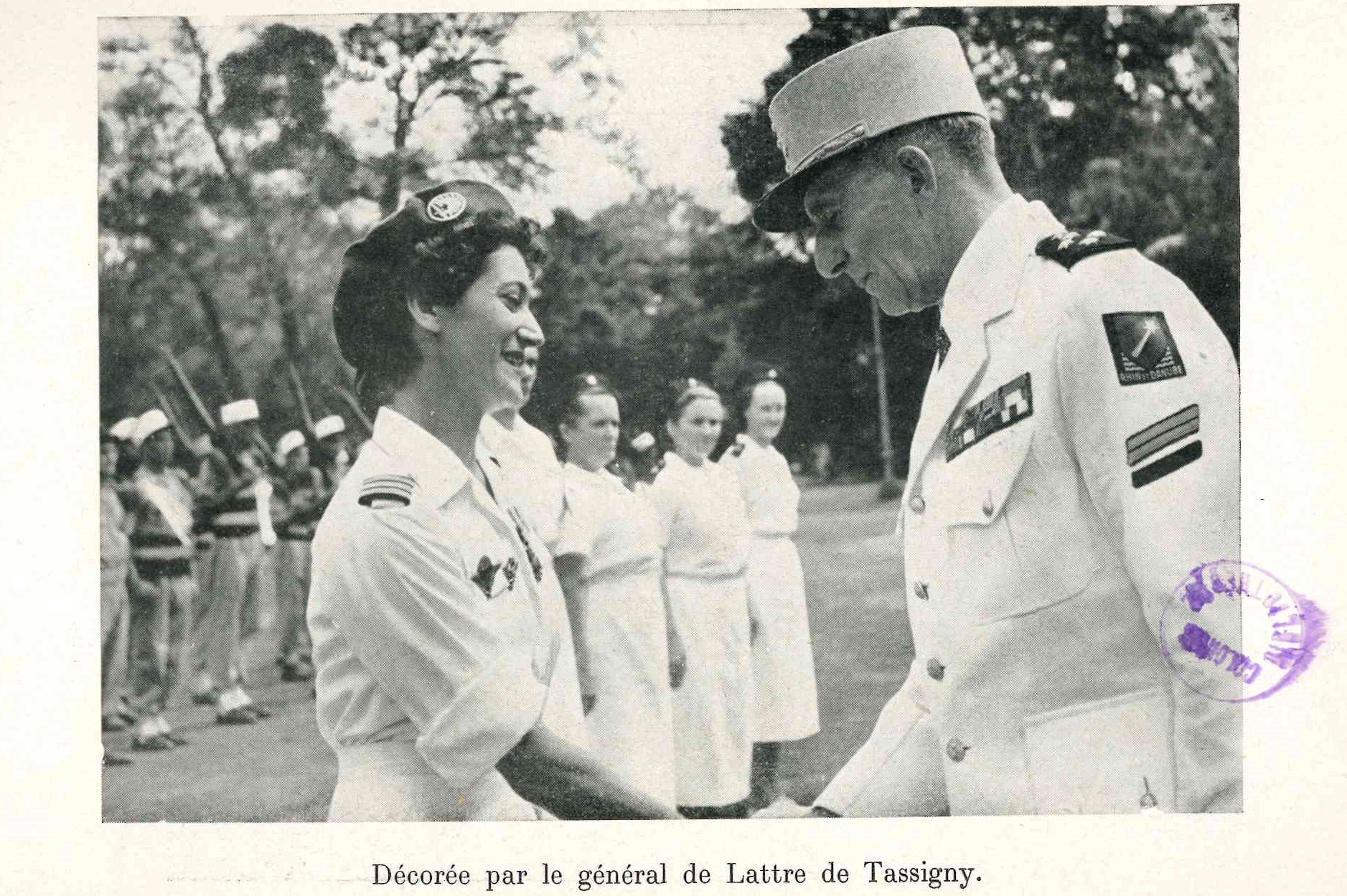 Décorée par le général de Lattre de Tassigny. FR ANOM BIB SOM b3855